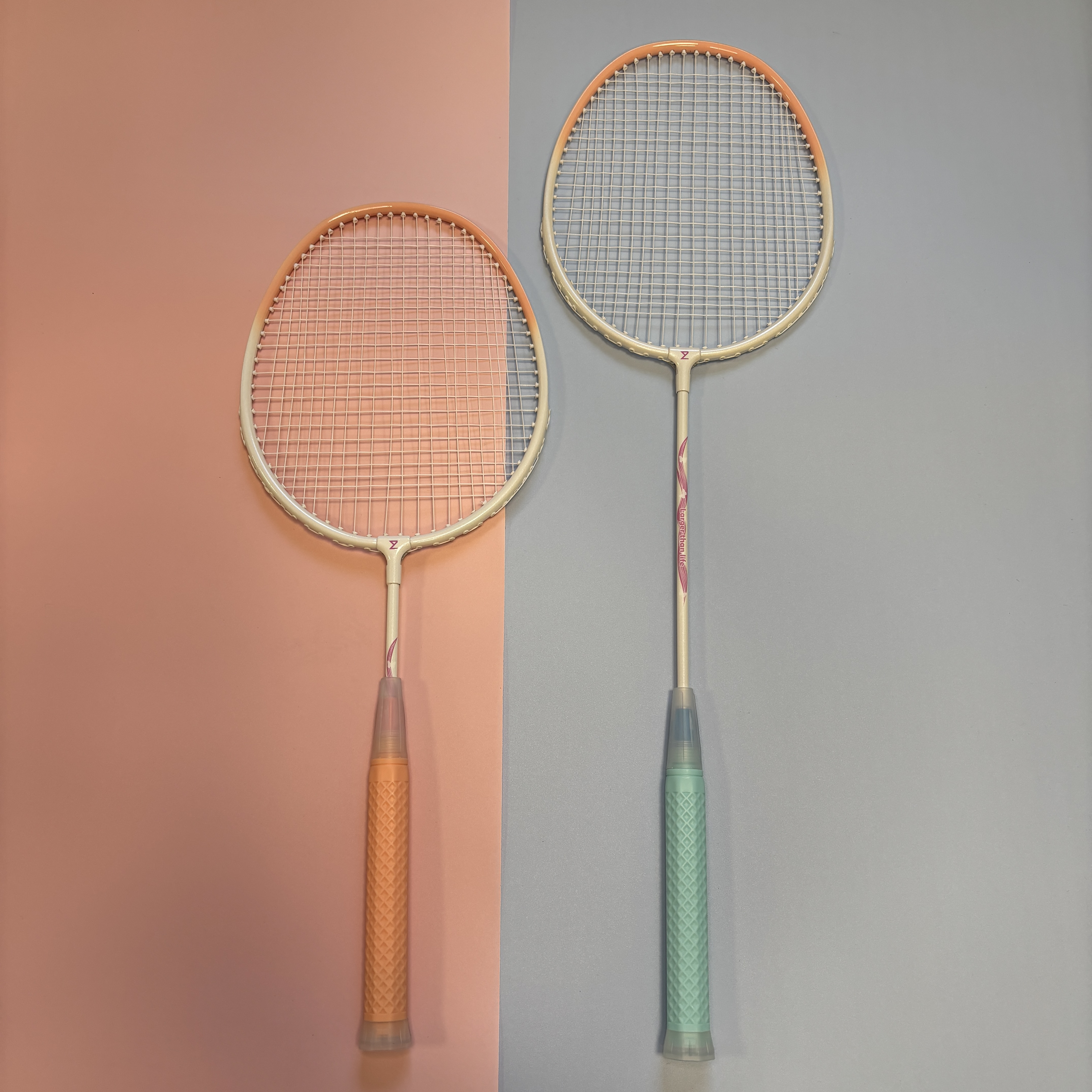 adjustable badminton racket LARGER THAN LIFE