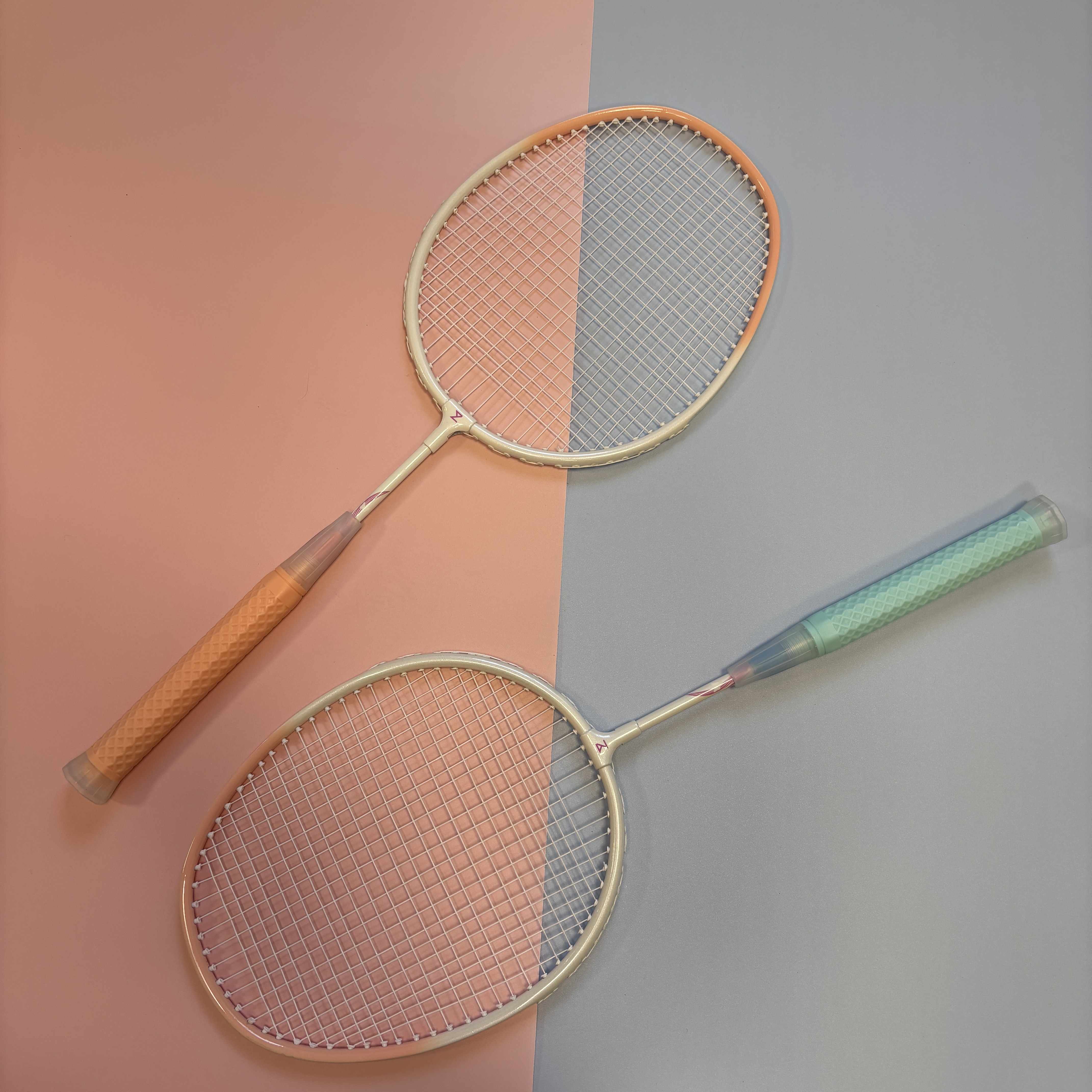 adjustable badminton racket LARGER THAN LIFE