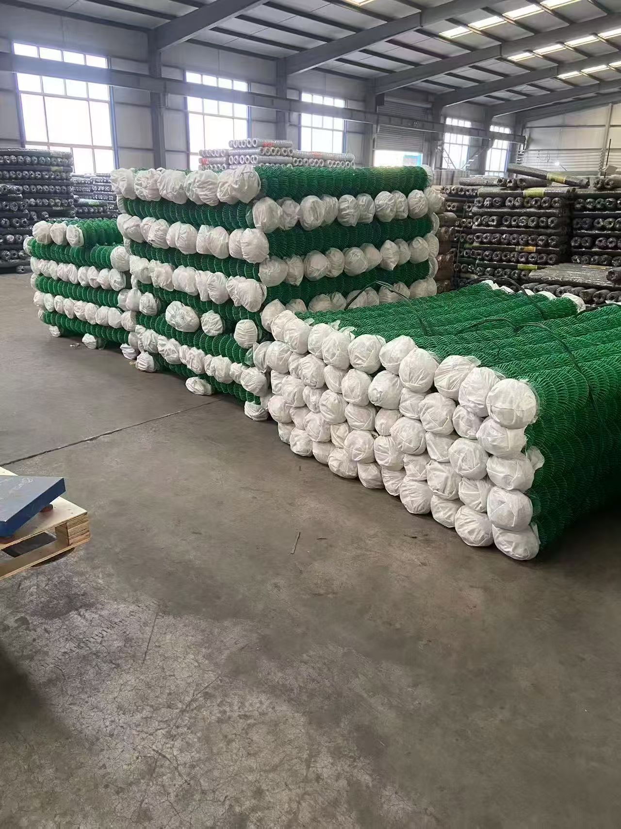 PVC coated welded wire mesh fence PVC coated welded wire mesh fence
