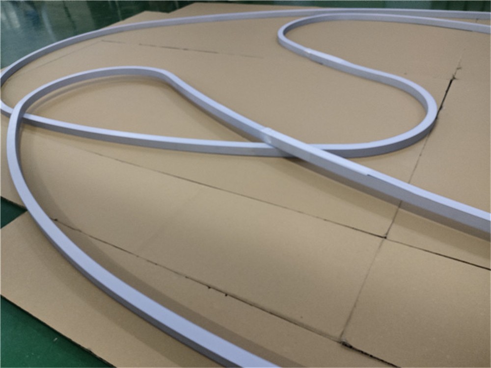 Curved extrusion profile