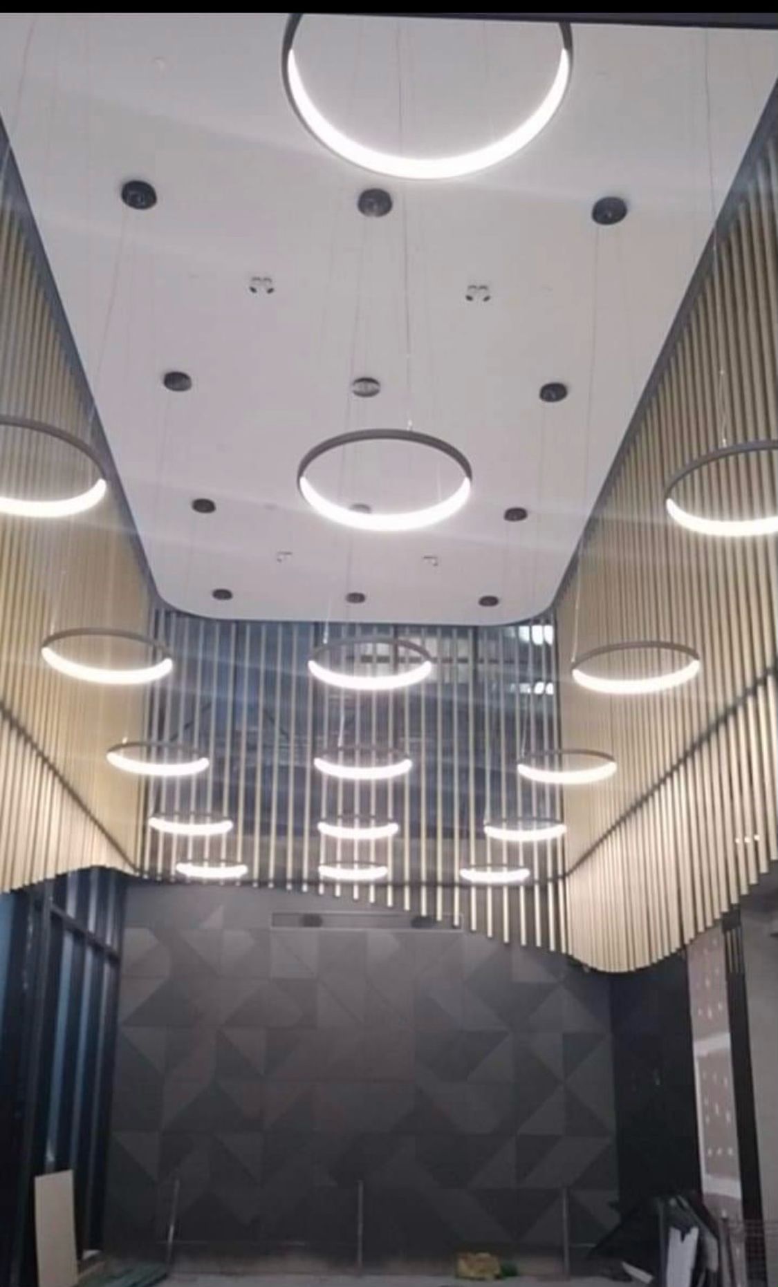 Inward lighting circular pendant