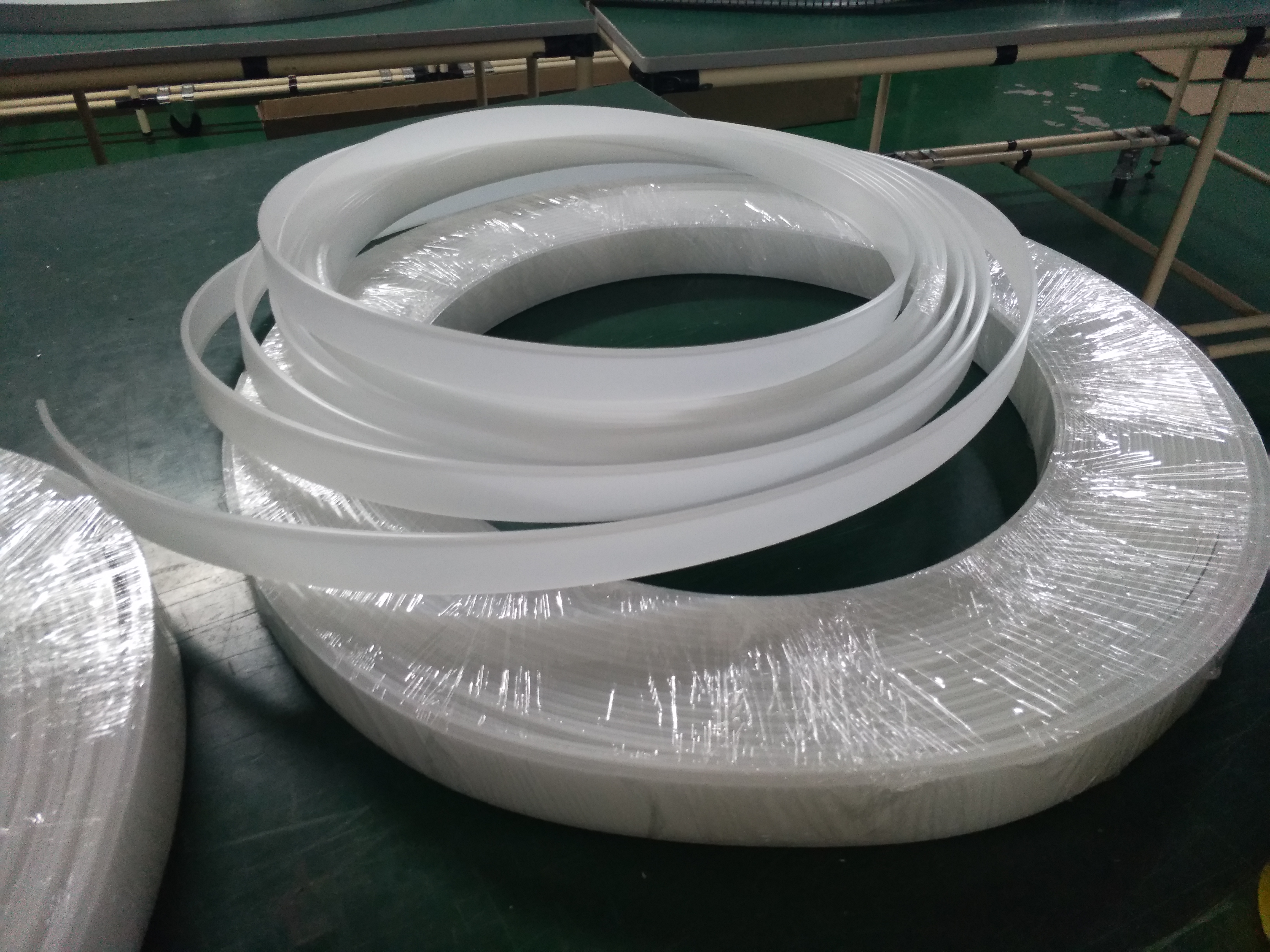 Ledwide ultralange profiel- en diffuser