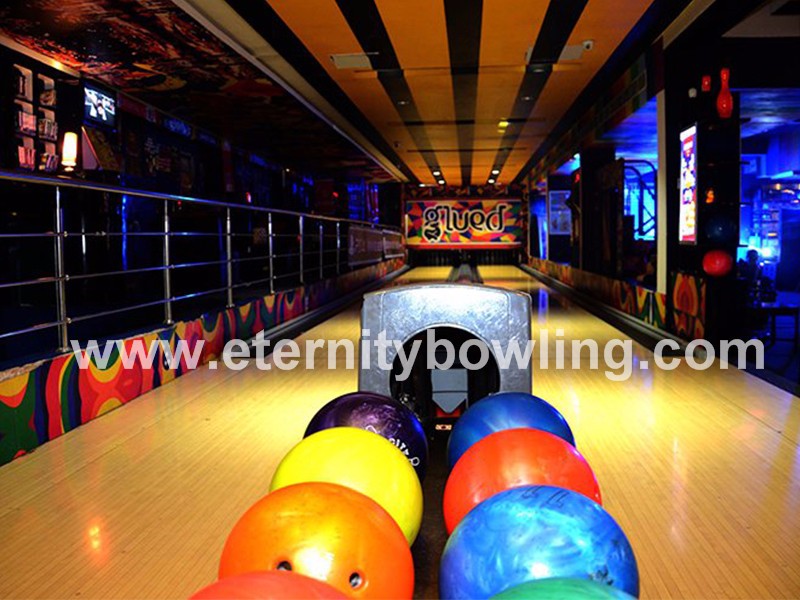 Bowling Center with GS98 Bowling Machines