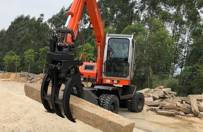 Mini Backhoe Small Excavator with Grapple for Sale