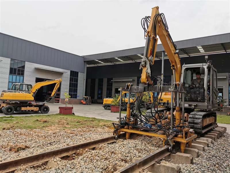 Ballast Tamping Machine Rail Road Tracked Excavator