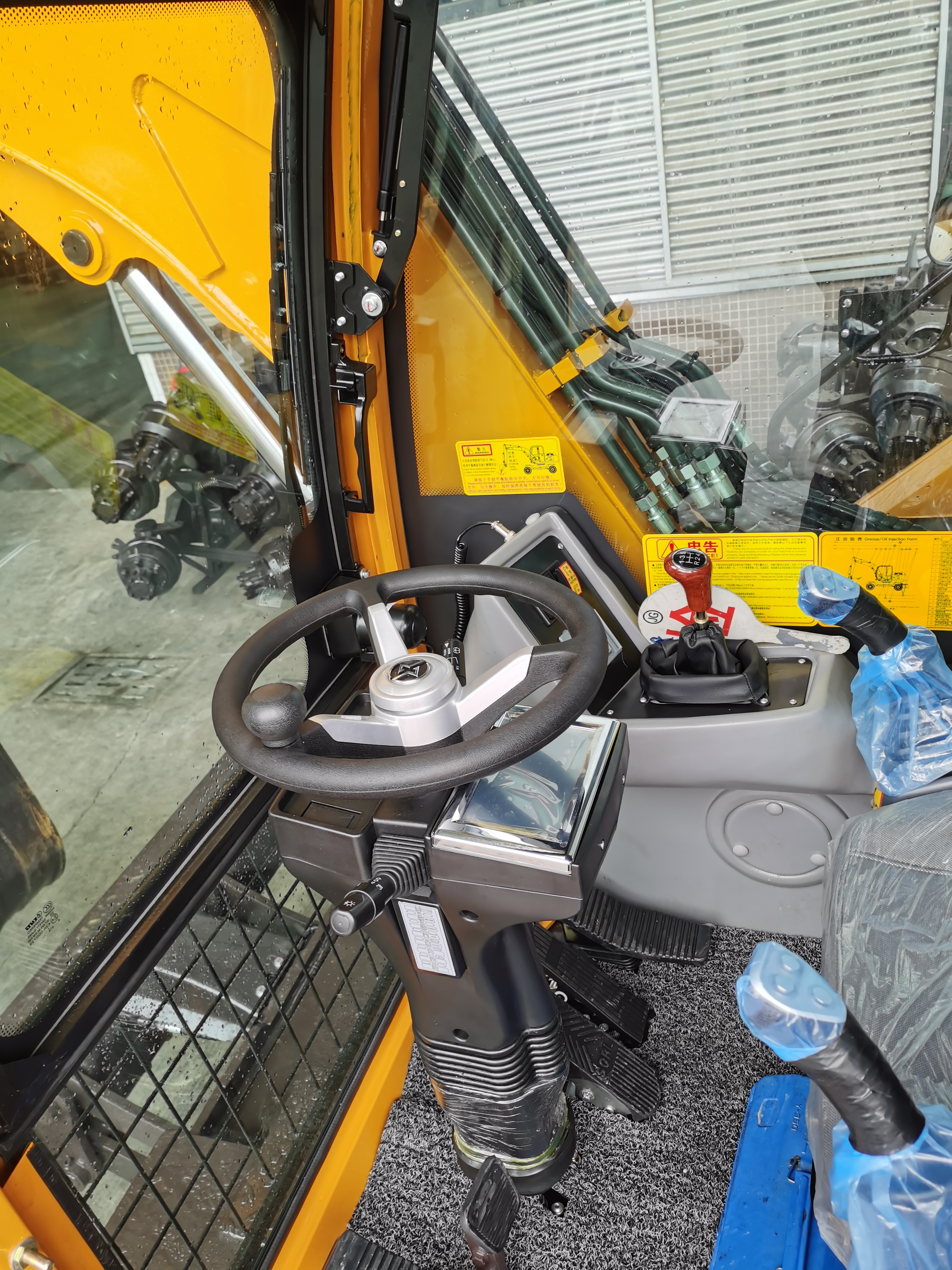 Excavator With Grapple Saw For Sale
