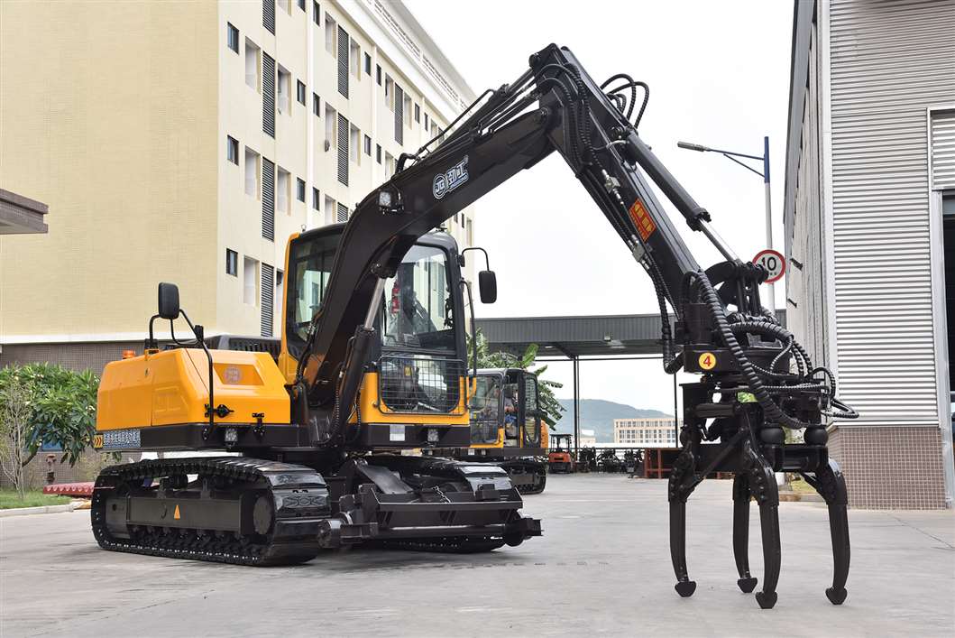 Railway excavator