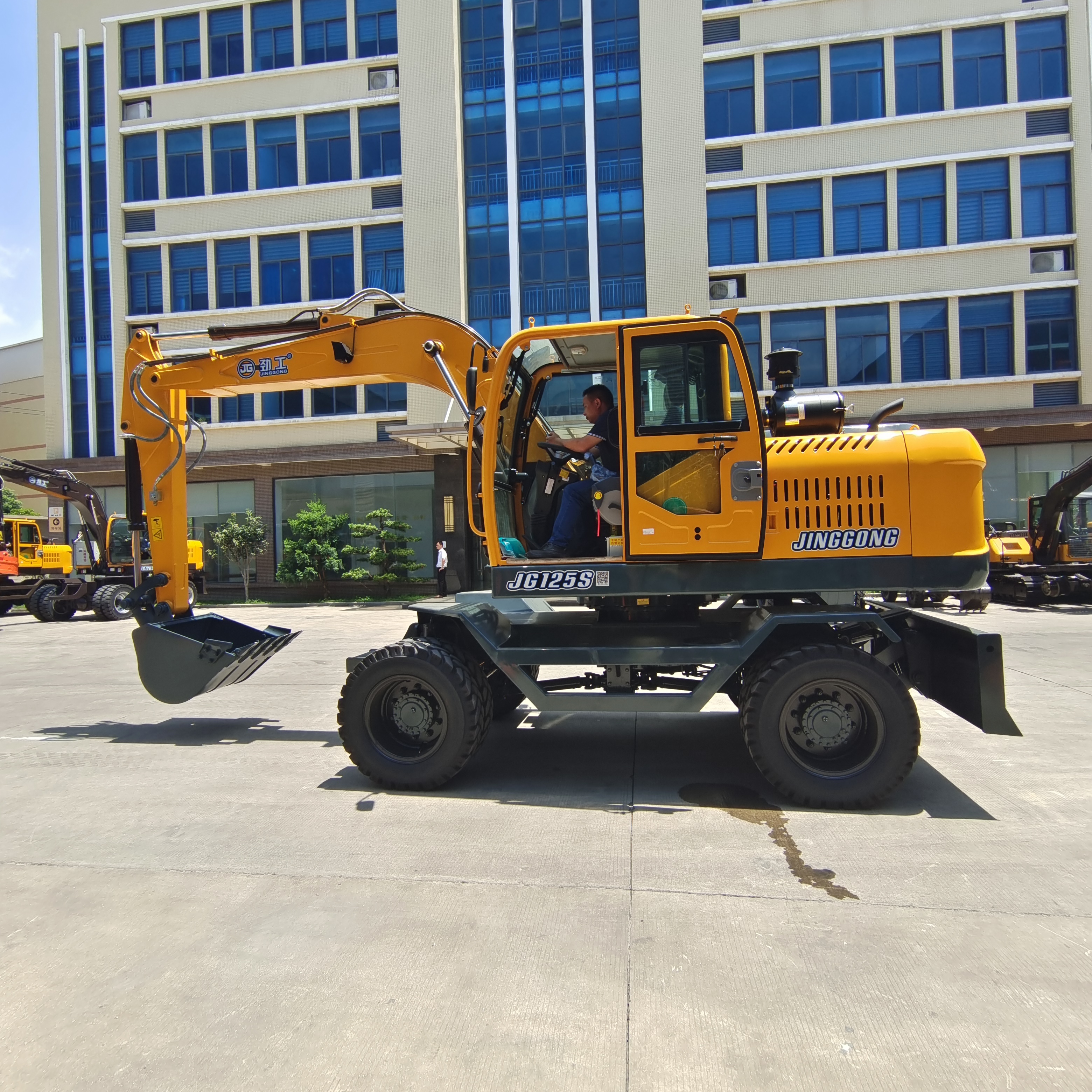 10 Ton Wheel Excavator with Tutomatic Full Hydraulic TransmissionTransmission Drive