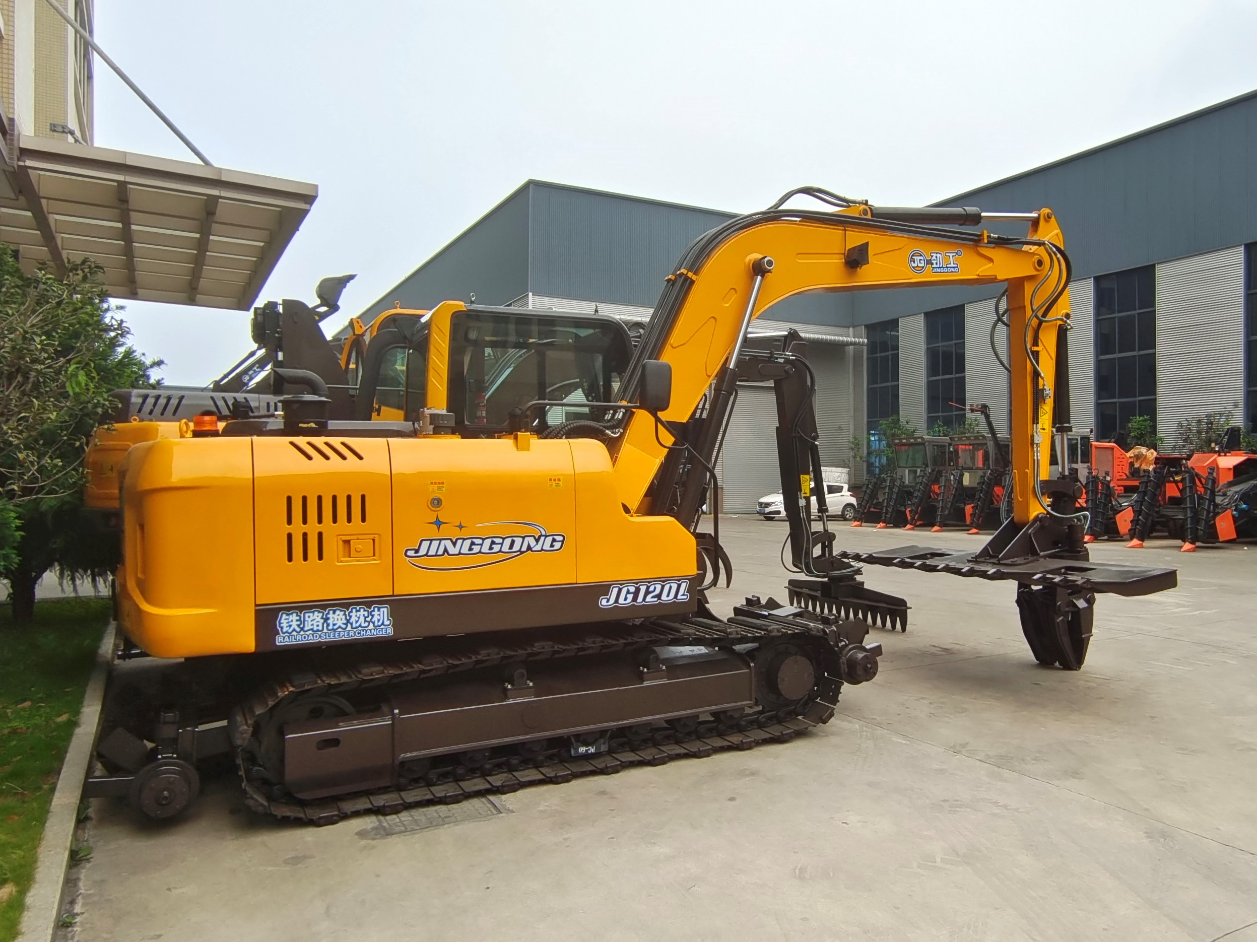 JG Railway Equipment Railway Excavator Sleeper Replacement Equipment Equip Railroad