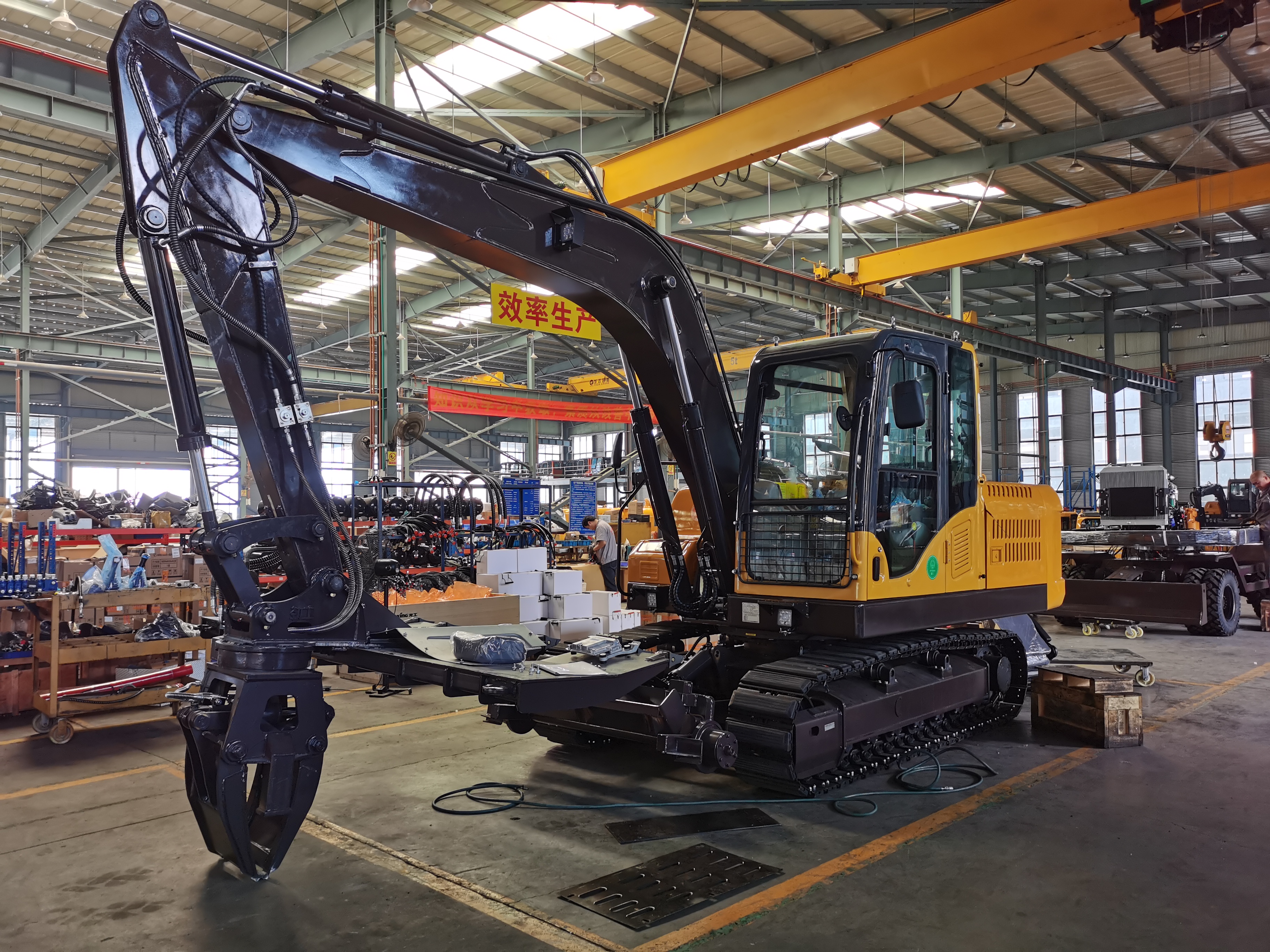 Railway excavator