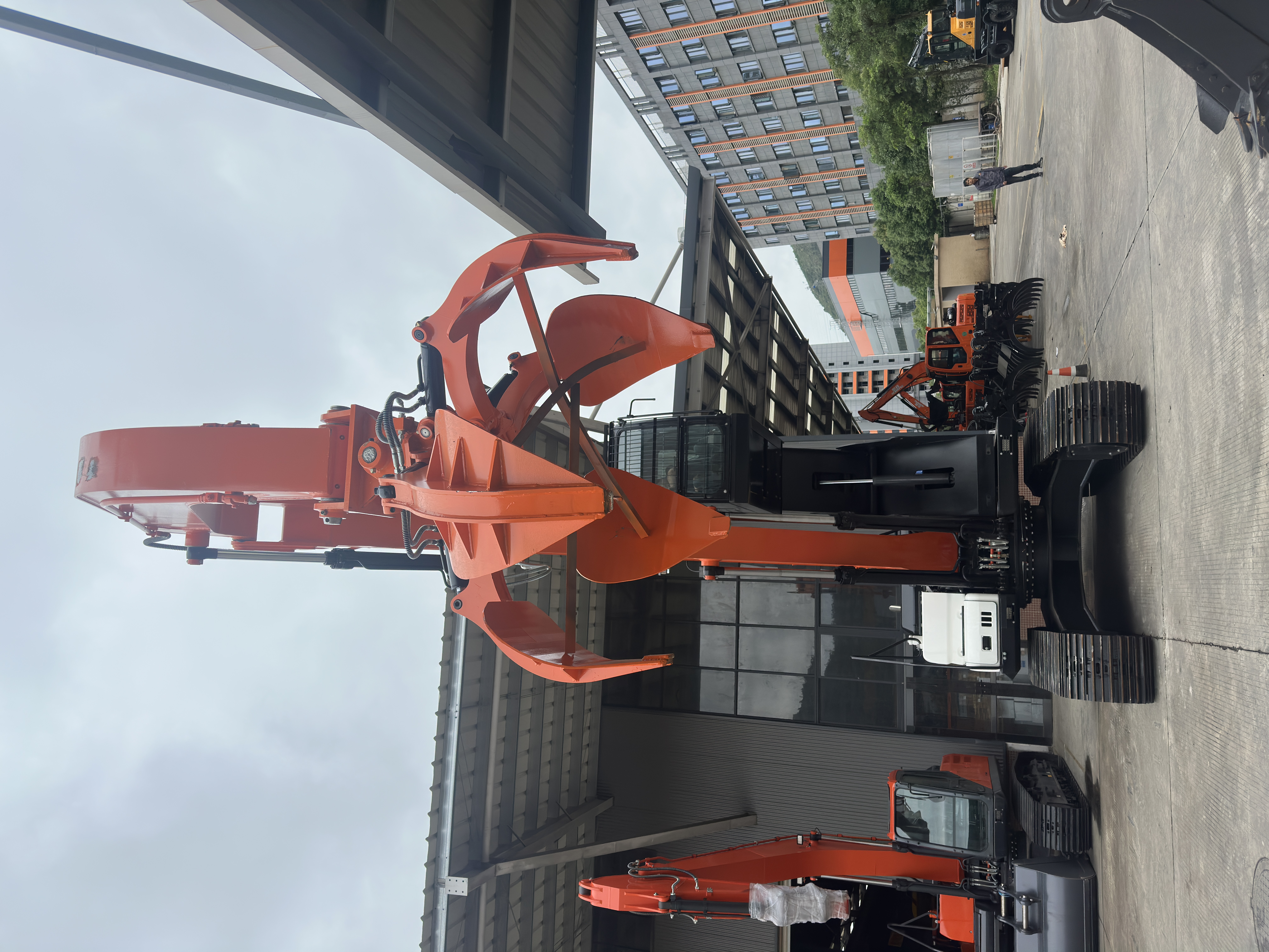 JG230L 360° Rotatable Scrap Metal Grabbing Excavator for Recycling Sites
