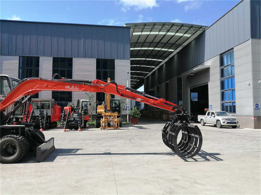 The hydraulic cotton bag grab loader is suitable for tractors and high-altitude operations.