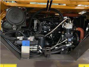 Ekskavator pembawa multi-alat JG50S digunakan untuk operasi pembuatan terowongan di pertanian