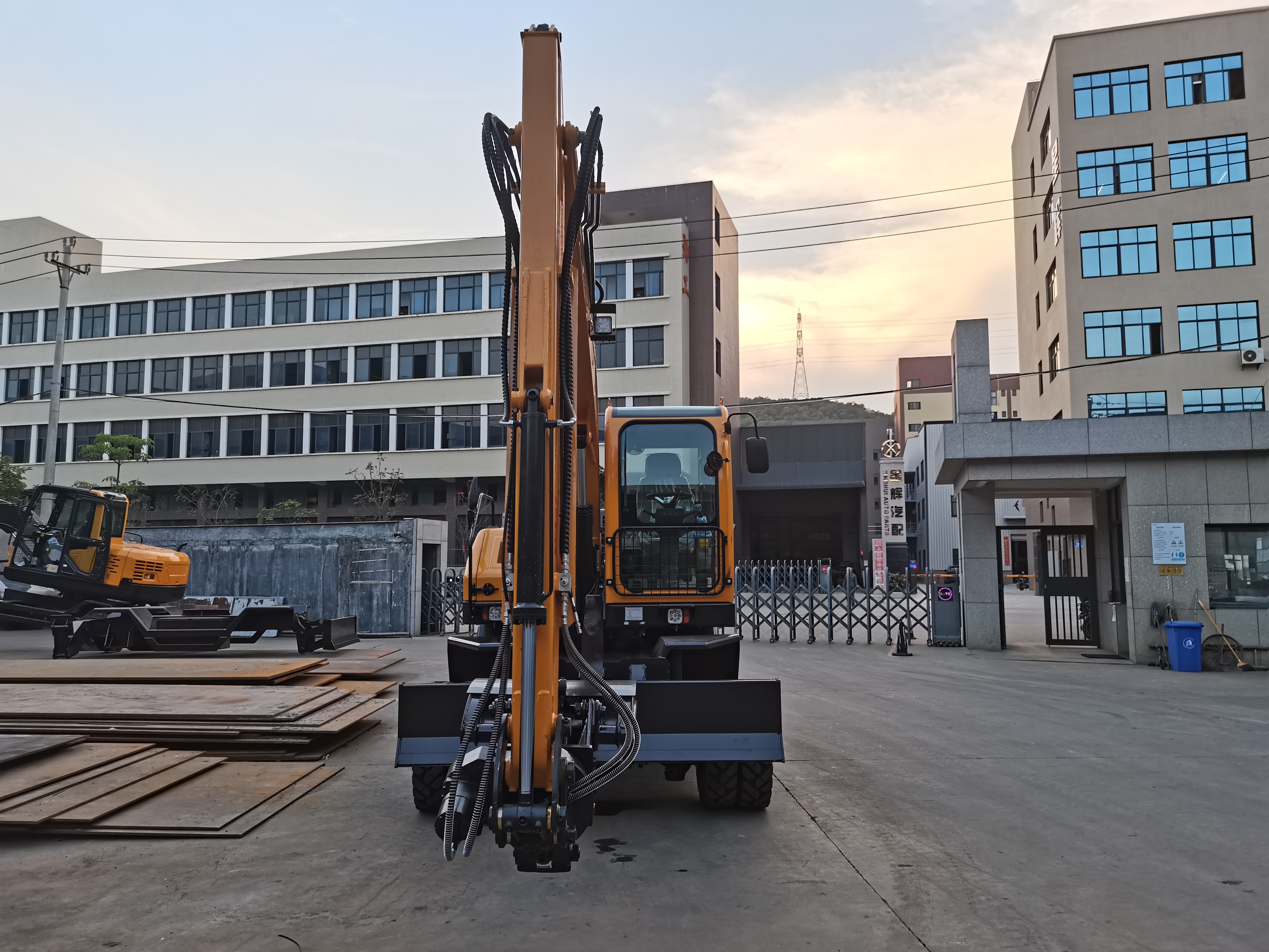 JG95Z-9 forestry excavator, equipped with a 360° rotatable bucket