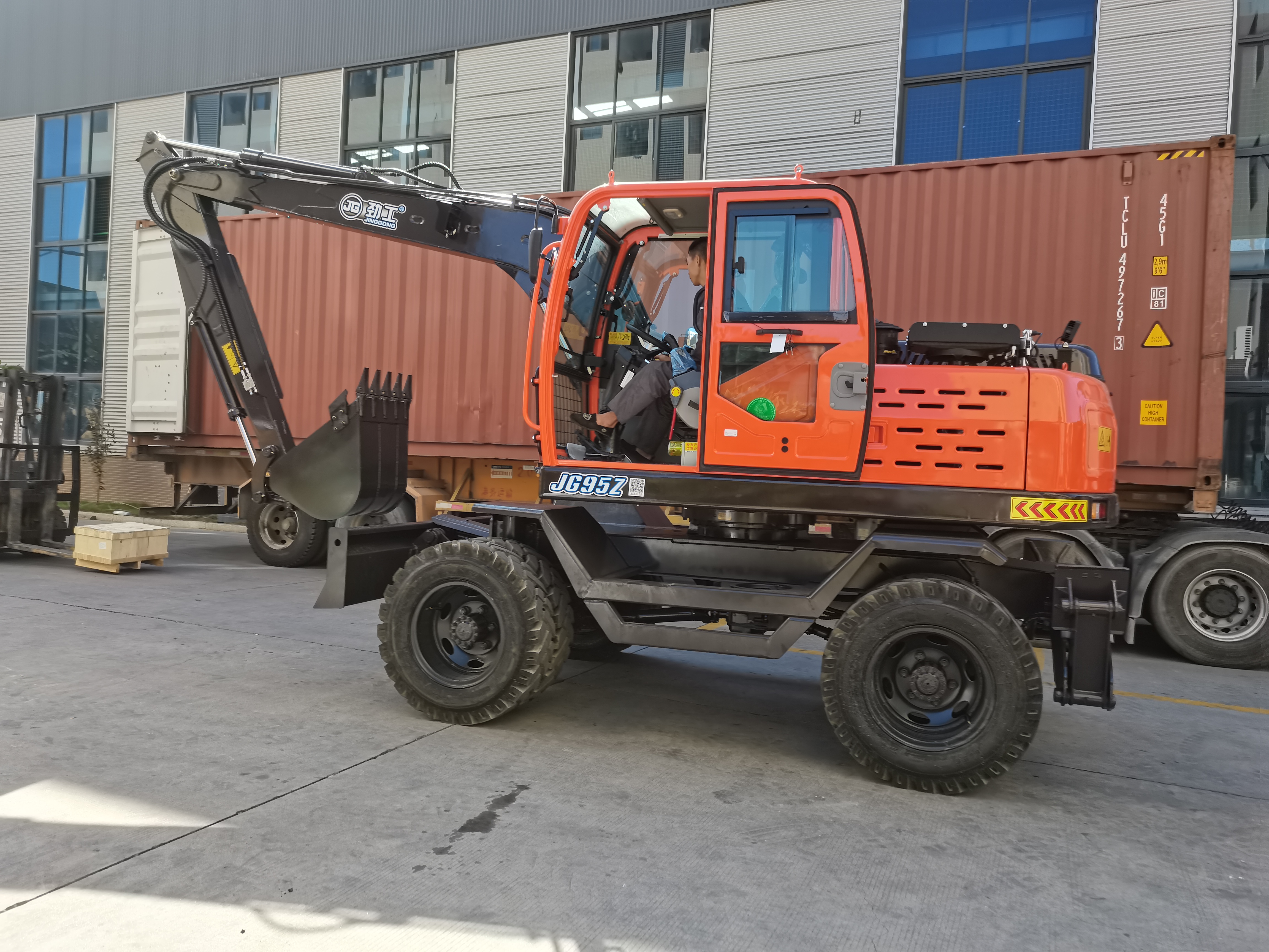 JG95Z Multi-functional Compact Excavator - Tools for Excavation, Loading and Landscape Design