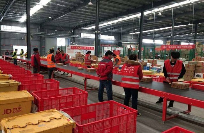 JD.com cu role acționate electric și liniar de inducție cu motor