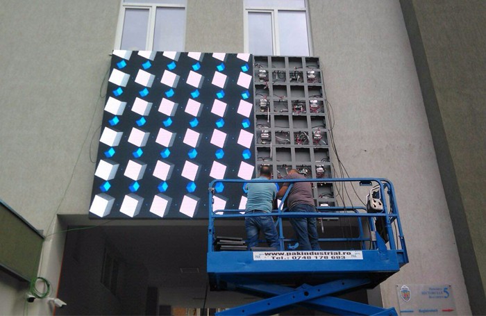 Outdoor Front Service LED Screen