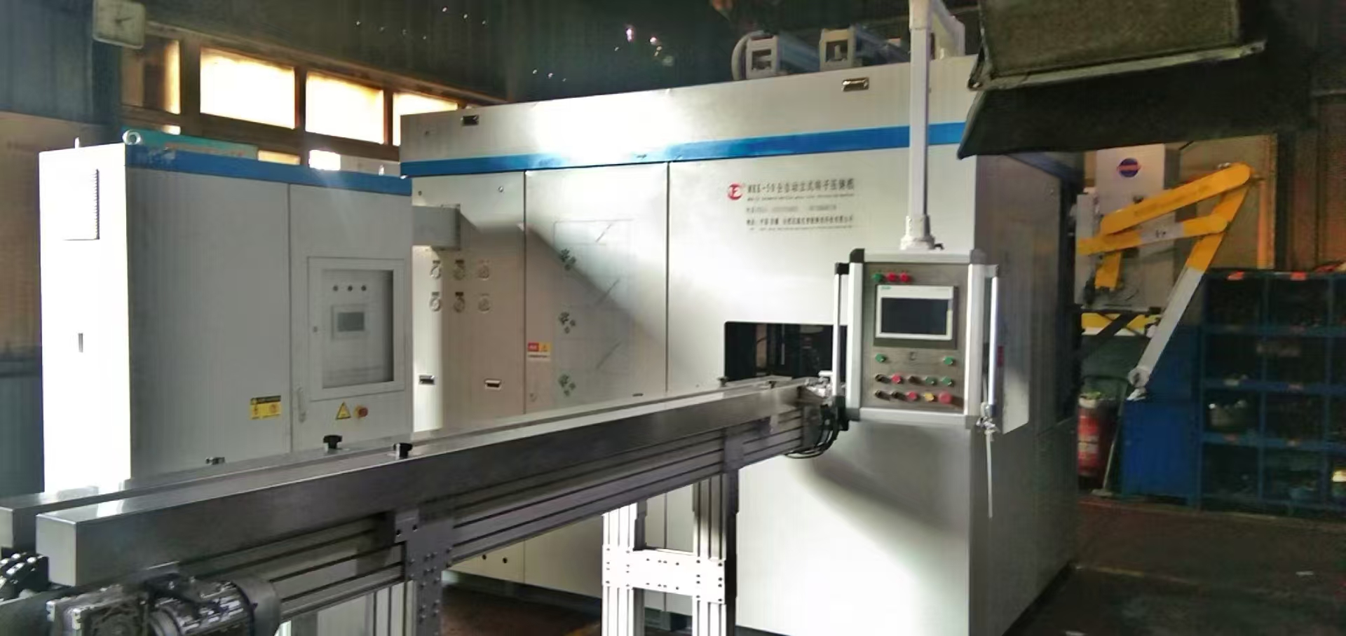Macchina per pressofusione del rotore del motore verticale completamente automatica MRK63