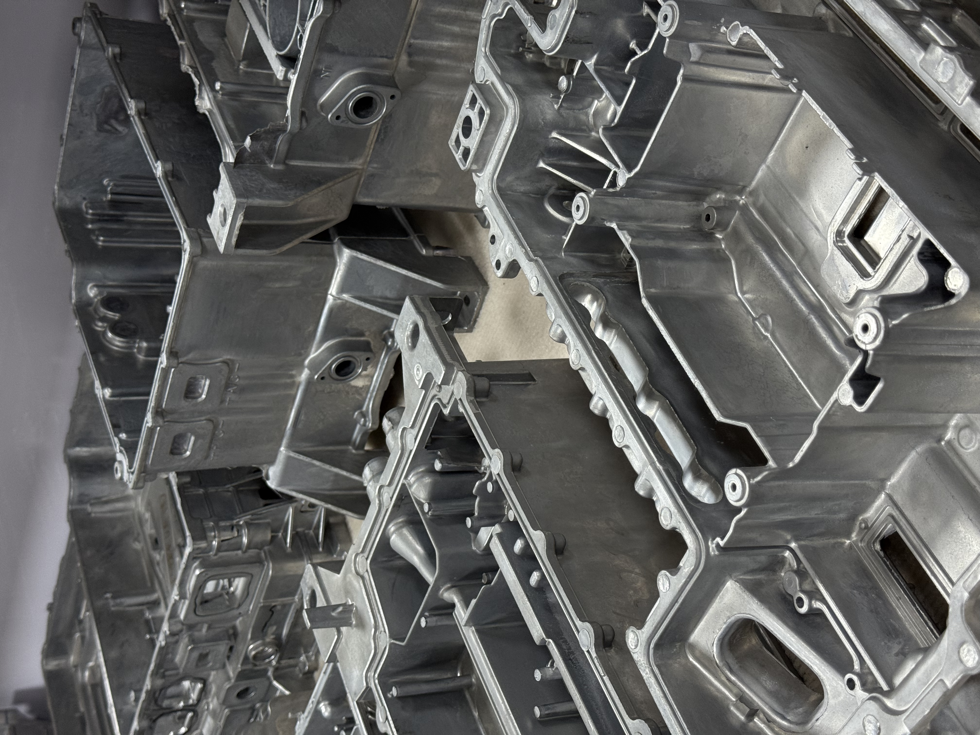 Precision Machining for Die-Cast Housings: A Guide to Overcoming Common Defects