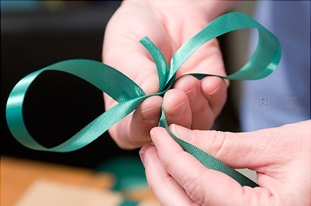 packaging ribbon bow