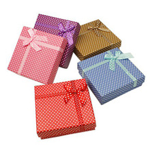Gift wrapping bow