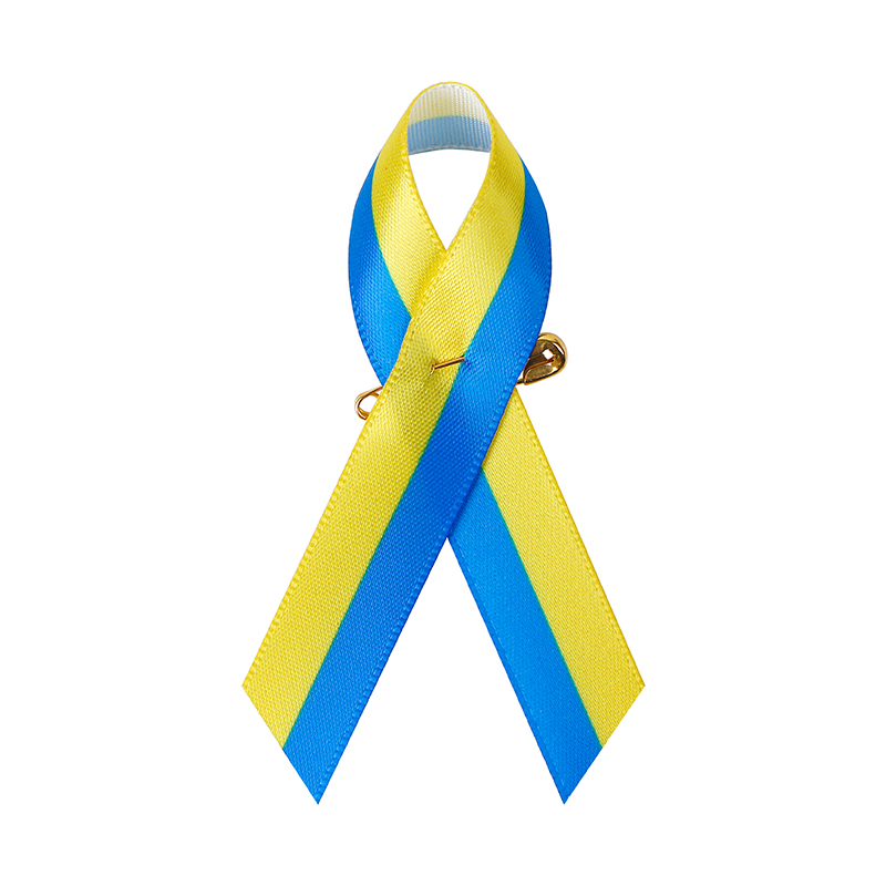 شريط للتوعية باللون الأصفر والأزرق الساتان المخصص مع شريط دعم أوكرانيا دبوس الأمان