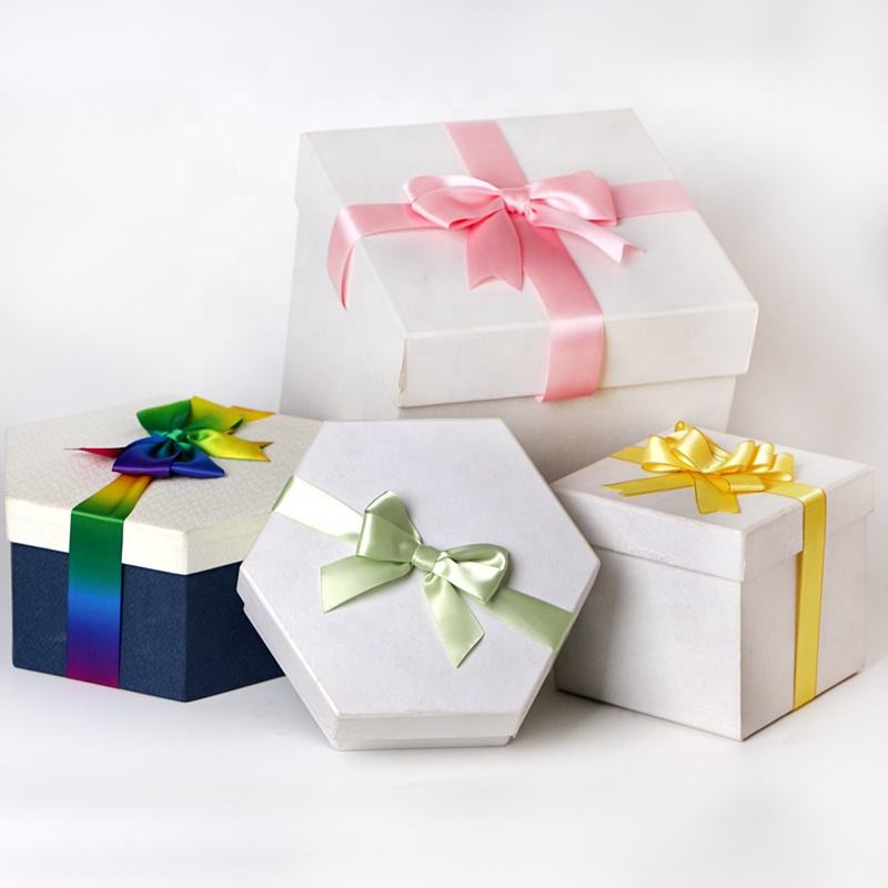 Pre-tied gift bows Pre-tied gift bows