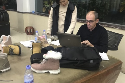 Spain Customer Visit Our Factory And Make Work Boot Order
