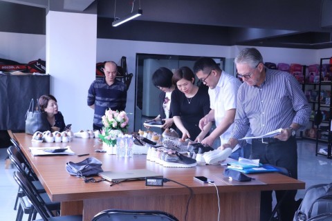 Customer visit our sample room and choose new women leather shoes sample