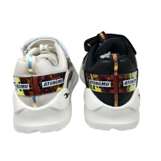 Nouveau design enfants chaussures de sport pu supérieure anti-skiding enfants chaussures de sport