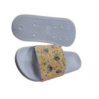 Pantoufles à glissière de mode pour femmes avec matériaux et design les plus récents