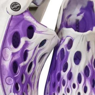 Crocs, modische Damensandale mit EVA-Obermaterial und EVA-Laufsohle