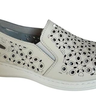 Women's shoes for seniors with action leather upper