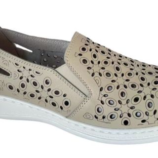 Women's shoes for seniors with action leather upper