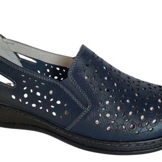 Women's shoes for seniors with action leather upper