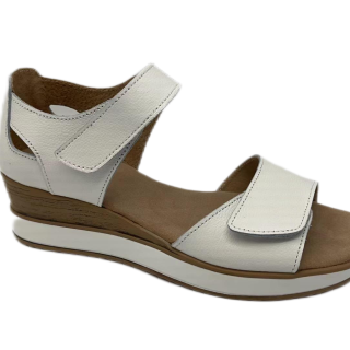 Wholesale of soft leather women's sandals fashionable for wear summer new thick sole women sandals