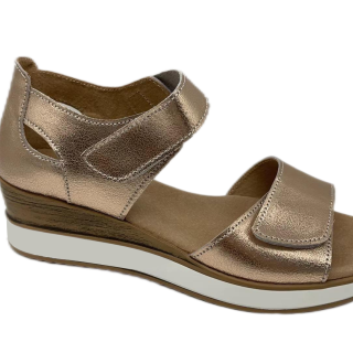 Wholesale of soft leather women's sandals fashionable for wear summer new thick sole women sandals