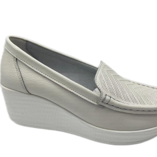 Wholesale custom ladies casual fashion classic leather comfortable Retro women shoes casual loafer shoes