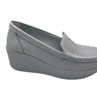 Wholesale custom ladies casual fashion classic leather comfortable Retro women shoes casual loafer shoes