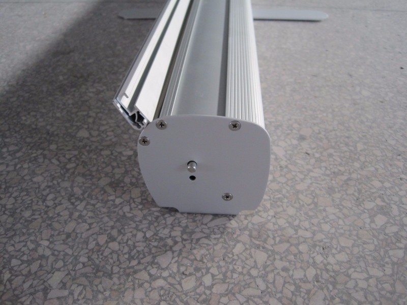 거대한 개폐식 배너 스탠드