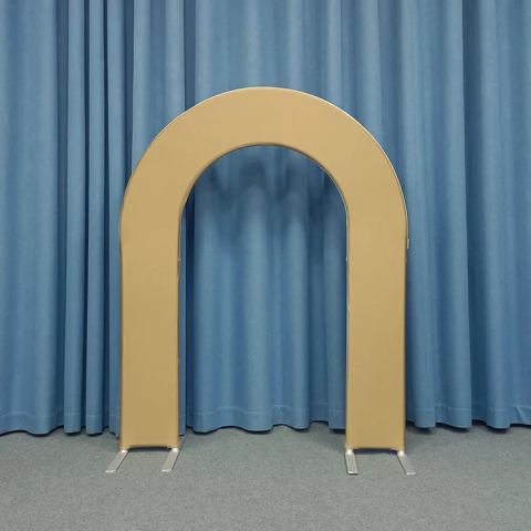 Открытая арка с крышкой для украшения вечеринки