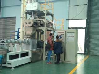 Customer From Egypt Come to check his 3t/h floating fish feed processing line in December 2018