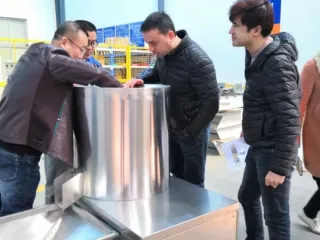 Özbekistan'dan Müşteri Mart 2019'da kızarmış atıştırmalık işleme hattımızı kontrol etmeye geldi