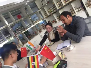 Uganda'dan Müşteri Mart 2019'da kızarmış atıştırmalık işleme hattımızı sipariş etmeye geldi