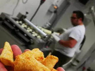 İsveç'te Bugle Chips üretim makinelerinde hata ayıklayan mühendisin Başarılı Sonu