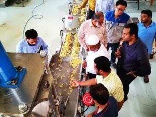 Bangladeş'te 200kg/h makarna yapma makinesi hattı testi başarıyla tamamlandı