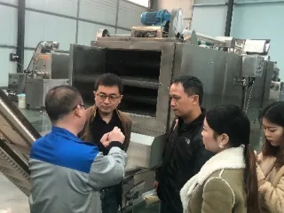 Vietnam'dan müşteriler 150-200kg/h Beslenme pirinç makinesi için bizi ziyaret etti