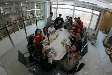 Rayakan festisval Dan Perawatan untuk pertumbuhan karyawan dalam kehidupan dan pekerjaan