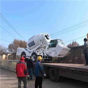 High Efficiency 3.5 Cbm Automatic Self Loading Concrete Mixer Trucks