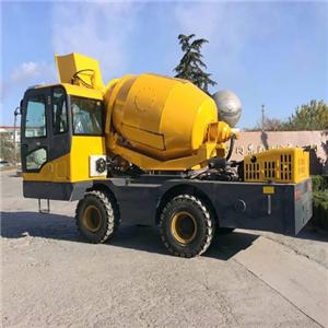 4 Wheel Drive Steering Self-propelled Concrete Mixing Machine For Sale